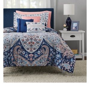 Queen Size Comforter Set